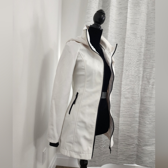 Bench Snow White Jacket - Picture 2 of 4